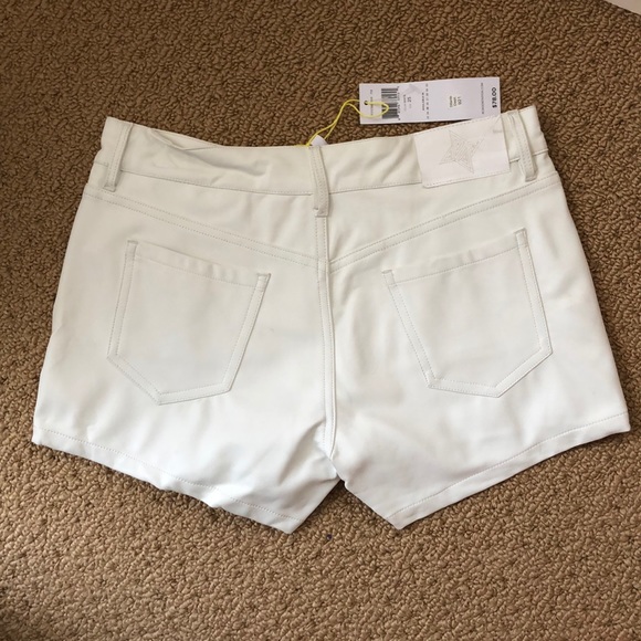 BCBGeneration White Women's Shorts - Picture 4 of 5